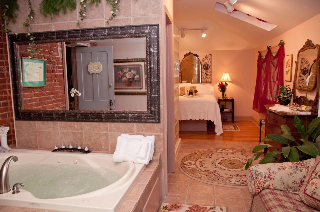 Main Street Inn Parkville Екстериор снимка